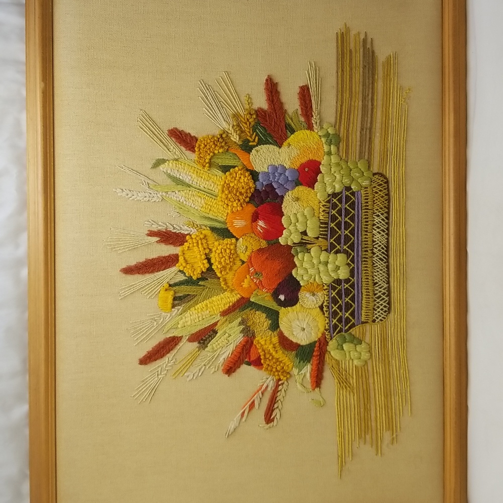 Large Vintage Crewel Embroidered Fruit Vegetable Basket Wall Hanging Pic… - Picture 3 of 17